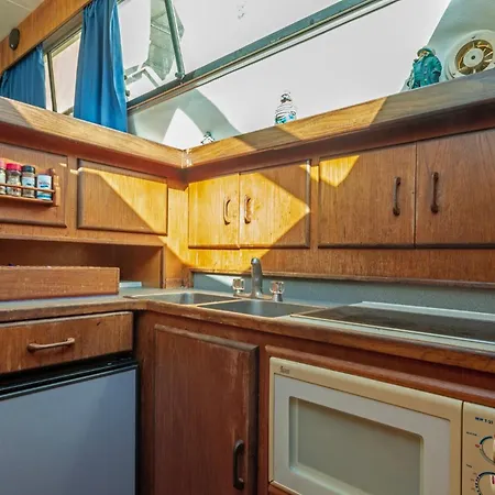 Boat Barcelona Botel Sant Adria de Besos