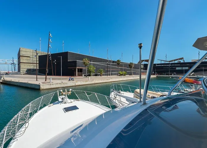 보트호텔 Boat Barcelona 산트 아드리아 데 베소스