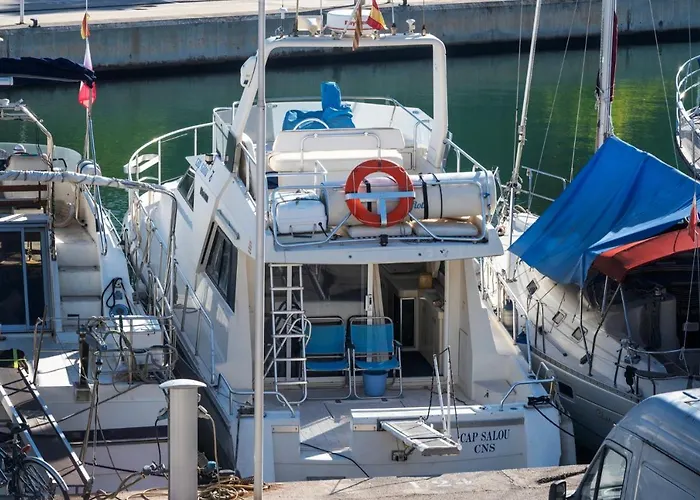 Boat Barcelona 산트 아드리아 데 베소스