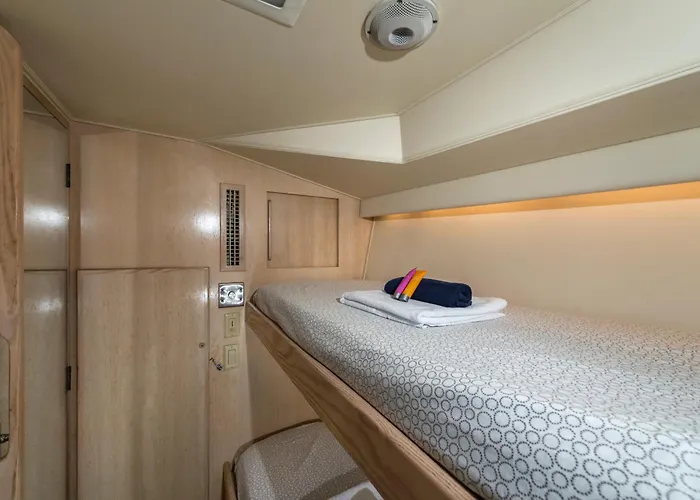 Boat Barcelona 보트호텔 *