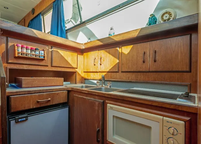 Boat Barcelona 보트호텔 산트 아드리아 데 베소스