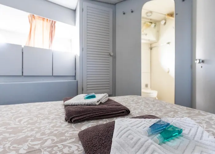 Boat Barcelona 산트 아드리아 데 베소스