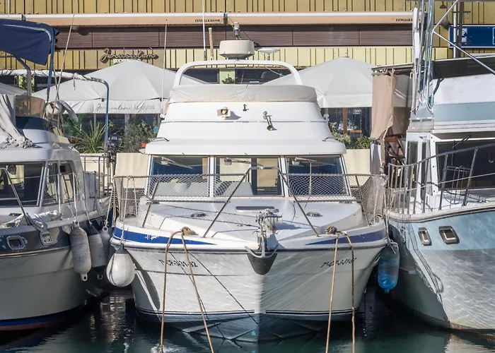Boat Barcelona * 산트 아드리아 데 베소스