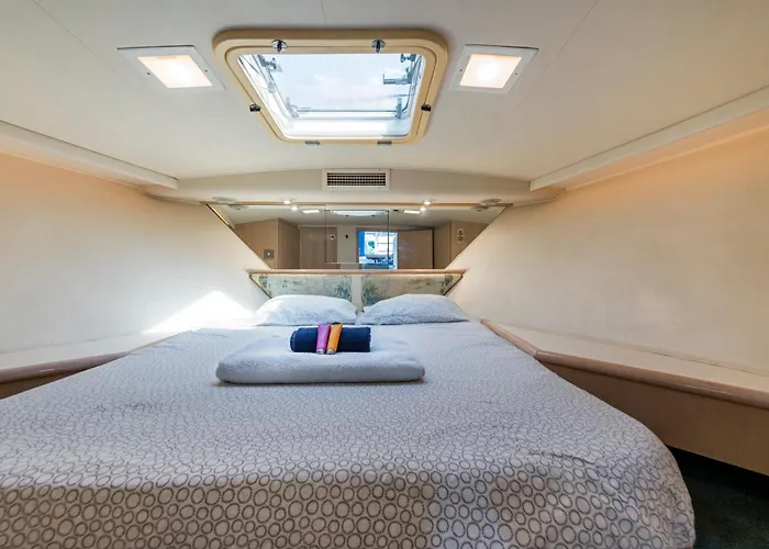 Boat Barcelona 보트호텔 *