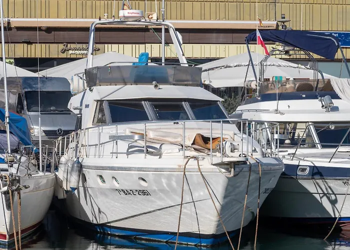 Boat Barcelona * 산트 아드리아 데 베소스