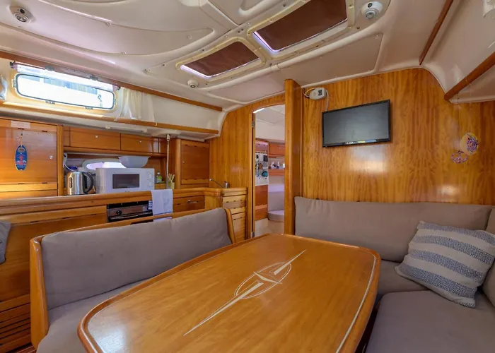 Boat Barcelona 산트 아드리아 데 베소스